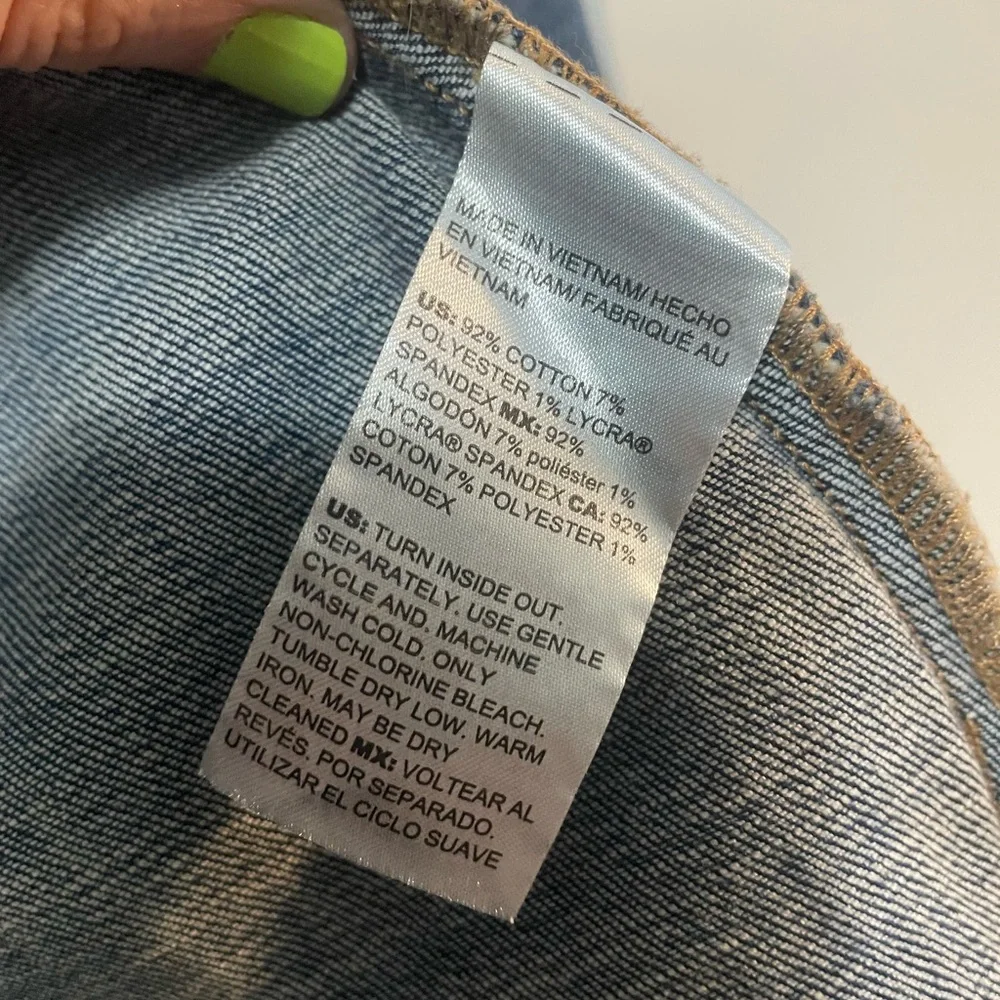 Chico’s Classic Blue Jean Jacket with Front Pockets and Raw Edge Hem Sz Large - Picture 5 of 7